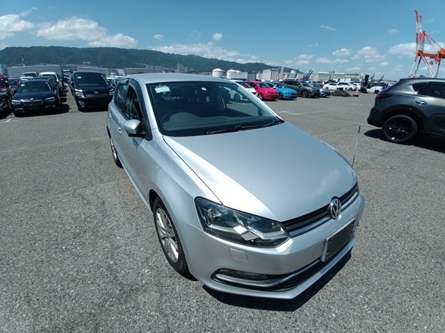 VOLKSWAGEN POLO 2015