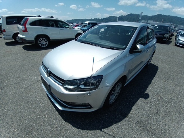 VOLKSWAGEN POLO photo 2
