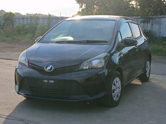 TOYOTA VITZ photo 3