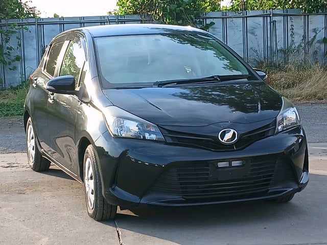 TOYOTA VITZ 2015