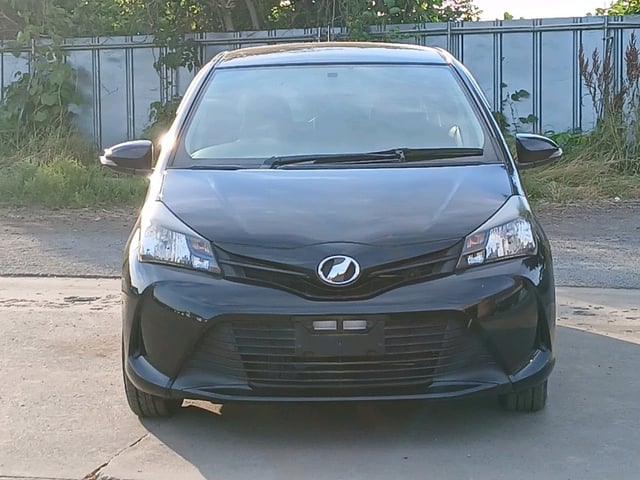 TOYOTA VITZ photo 2