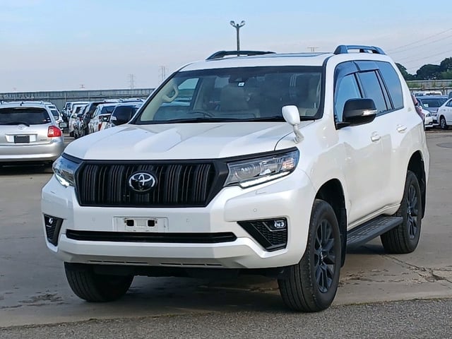 TOYOTA LAND CRUISER PRADO photo 3