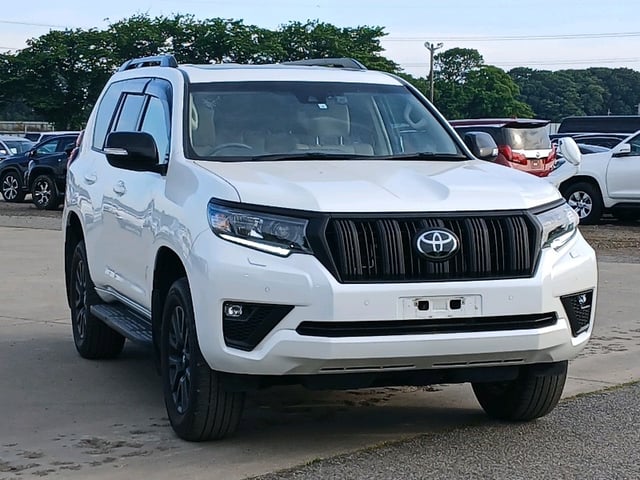 TOYOTA LAND CRUISER PRADO 2023