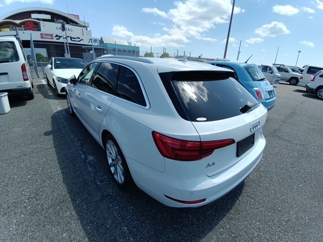 AUDI A4 AVANT photo 3