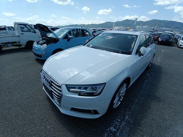 AUDI A4 AVANT photo 2