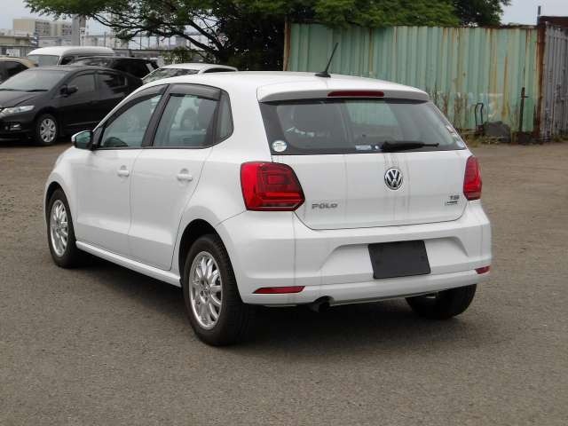 VOLKSWAGEN POLO photo 3