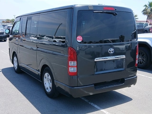 TOYOTA HIACE VAN photo 3