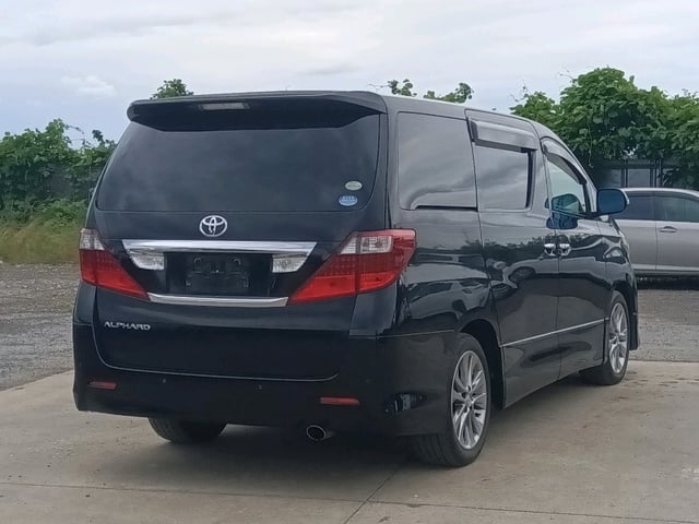 TOYOTA ALPHARD photo 3
