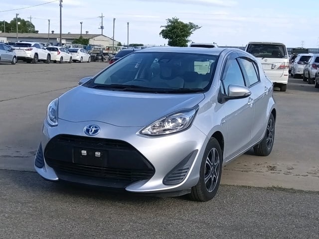 TOYOTA AQUA photo 3