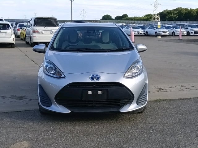 TOYOTA AQUA photo 2