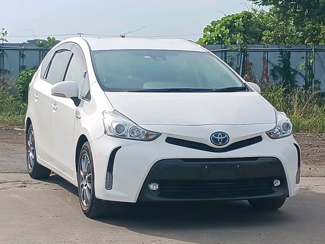 TOYOTA PRIUS ALPHA 2020