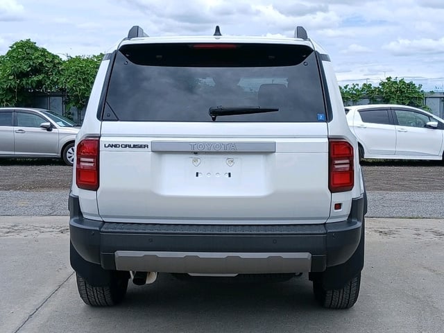 TOYOTA LAND CRUISER PRADO photo 3