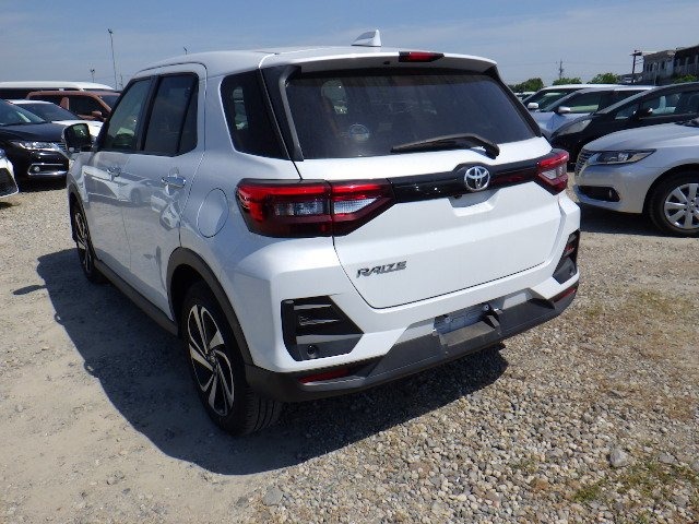 TOYOTA RAIZE photo 3