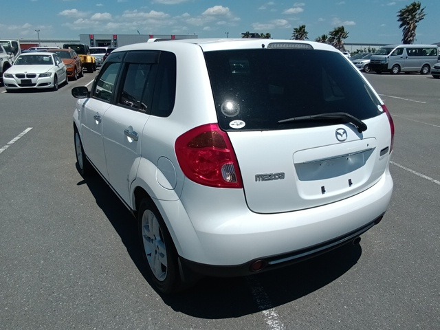 MAZDA VERISA photo 3