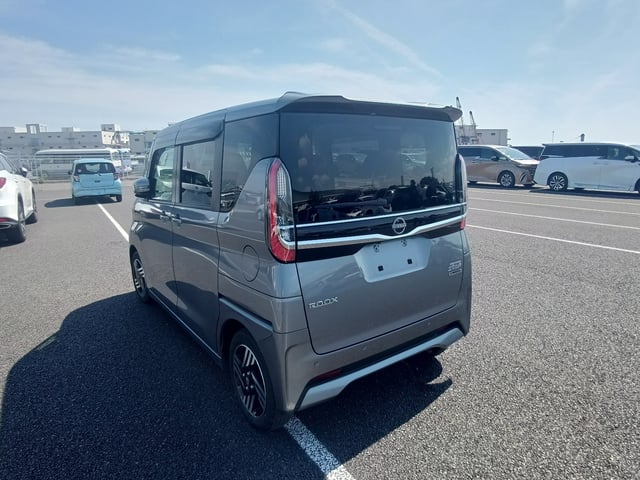 NISSAN ROOX photo 3