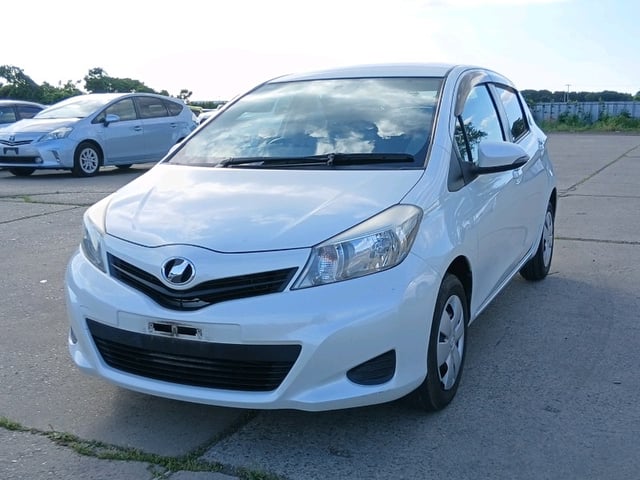 TOYOTA VITZ photo 3