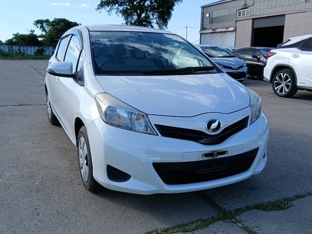 TOYOTA VITZ 2013