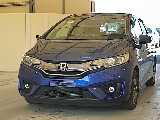 HONDA FIT HYBRID photo 2