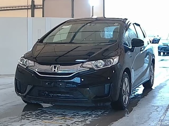 HONDA FIT HYBRID photo 2