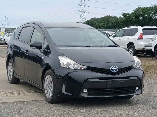 TOYOTA PRIUS ALPHA 2015