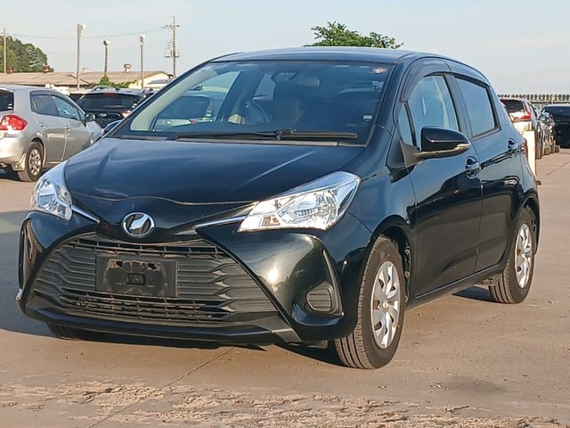 TOYOTA VITZ photo 3