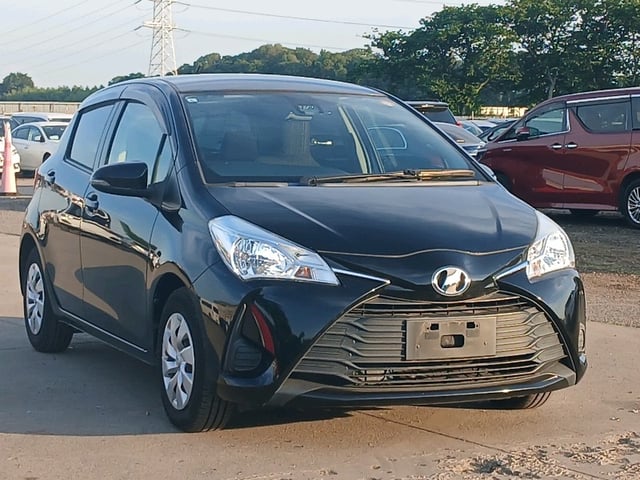 TOYOTA VITZ 2017