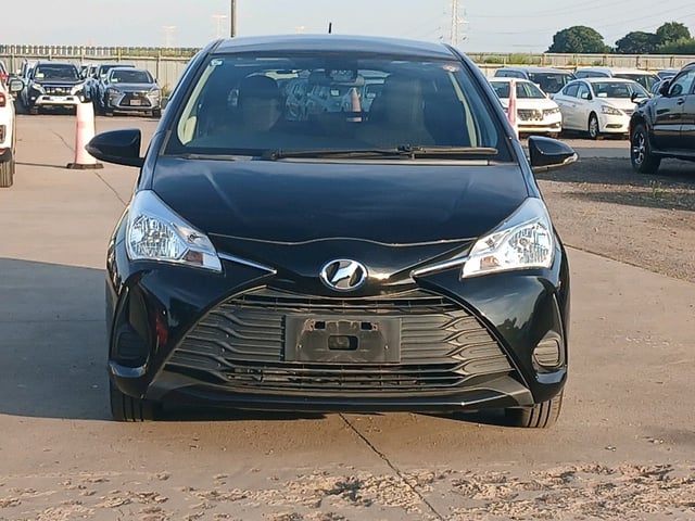 TOYOTA VITZ photo 2
