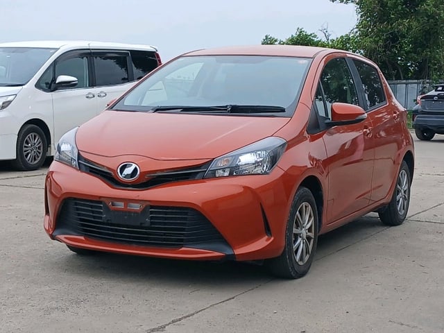 TOYOTA VITZ photo 3