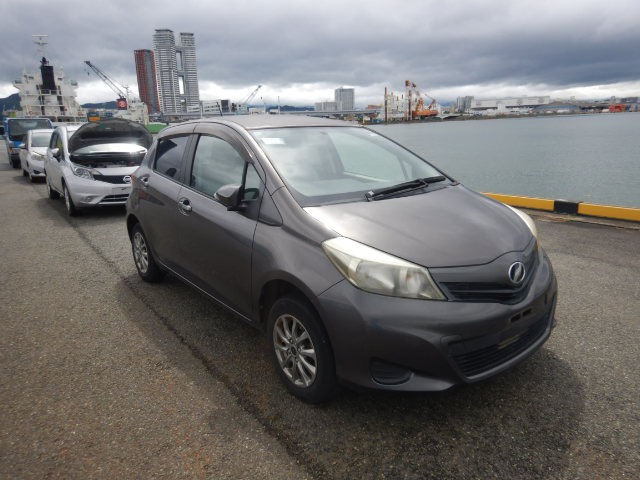 TOYOTA VITZ 2011