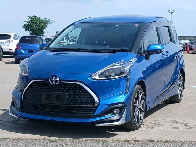 TOYOTA SIENTA photo 3