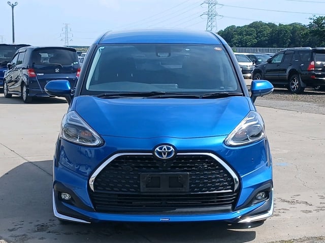 TOYOTA SIENTA photo 2