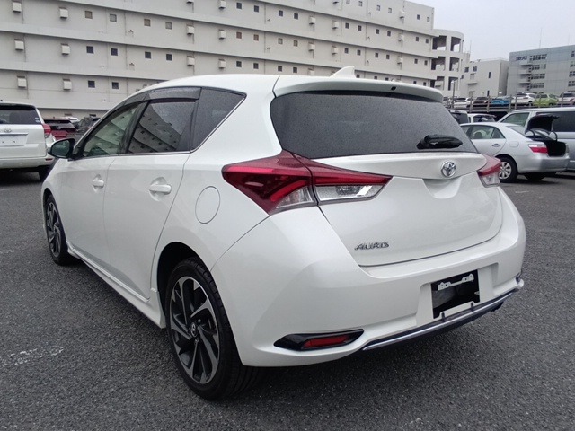 TOYOTA AURIS photo 3