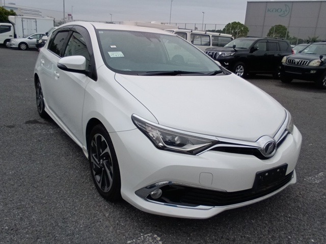 TOYOTA AURIS 2015