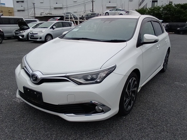 TOYOTA AURIS photo 2
