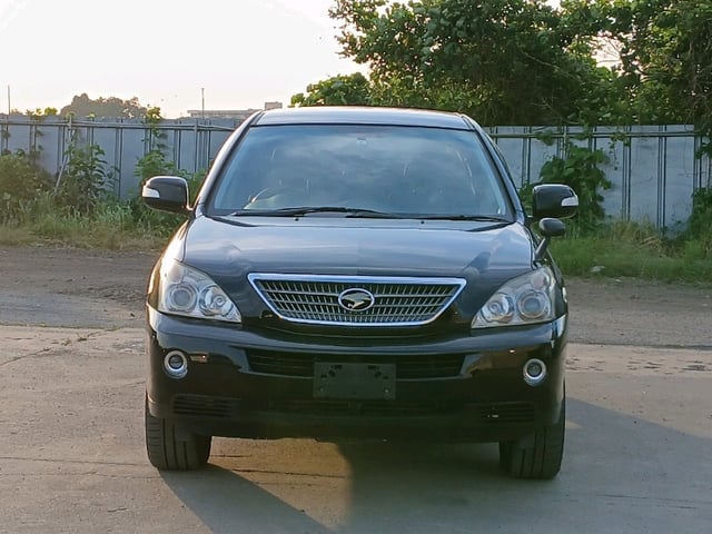TOYOTA HARRIER HYBRID photo 2
