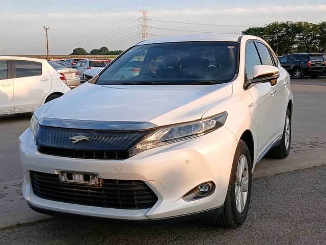 TOYOTA HARRIER HYBRID photo 3