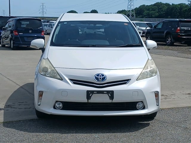 TOYOTA PRIUS ALPHA photo 2