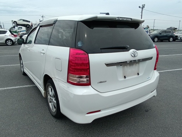 TOYOTA WISH photo 3
