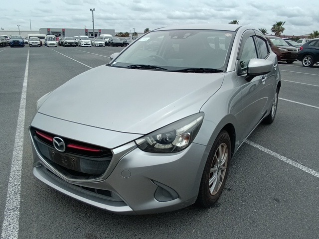 MAZDA DEMIO photo 2