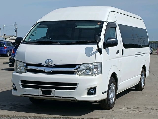 TOYOTA REGIUSACE VAN photo 3