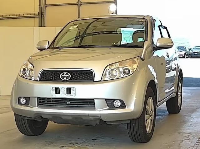 TOYOTA RUSH photo 2