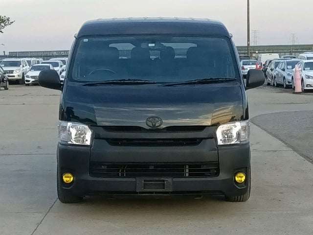 TOYOTA HIACE WAGON photo 2