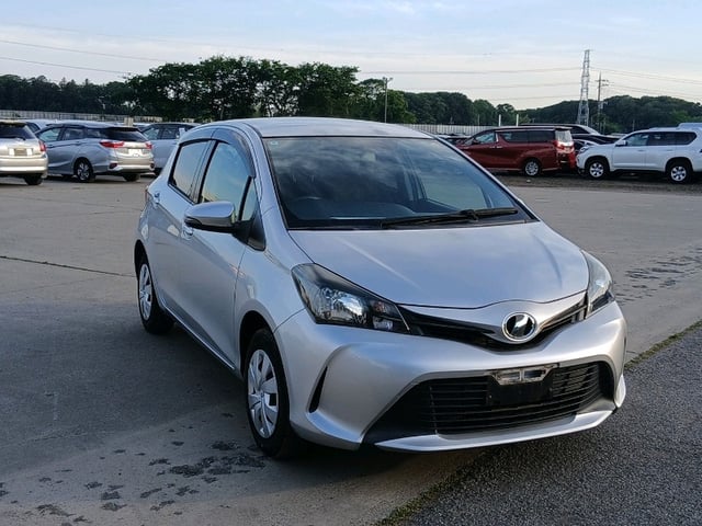TOYOTA VITZ 2016