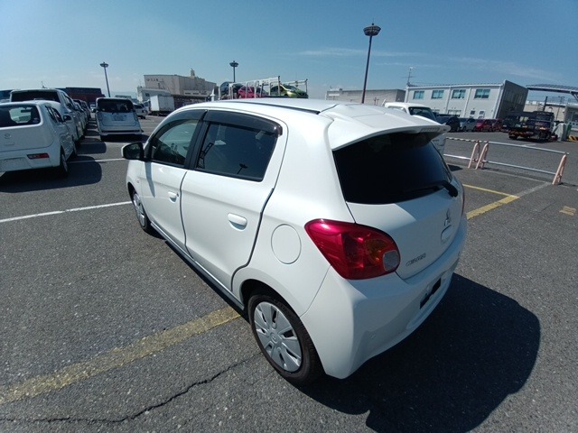 MITSUBISHI MIRAGE photo 3