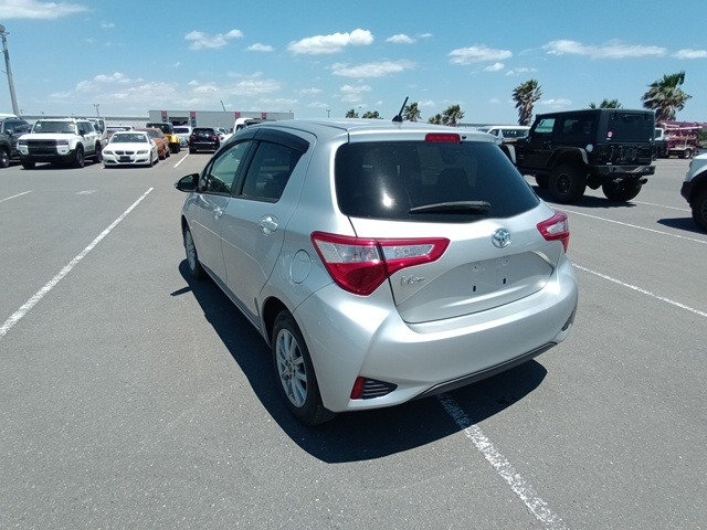 TOYOTA VITZ photo 3