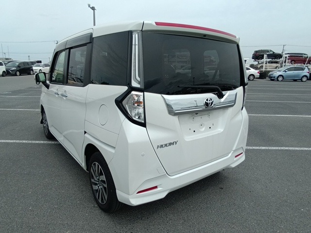TOYOTA ROOMY photo 3