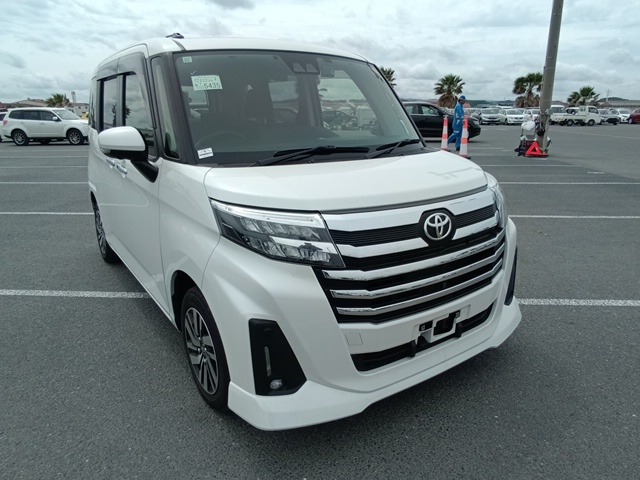 TOYOTA ROOMY 2023