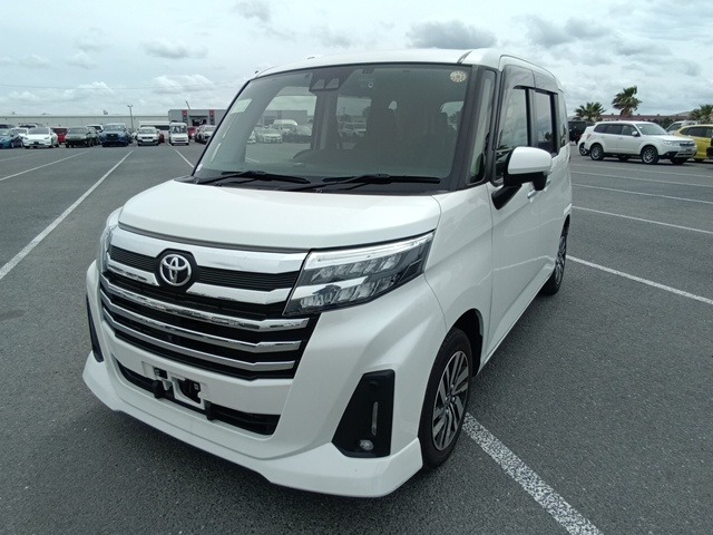 TOYOTA ROOMY photo 2