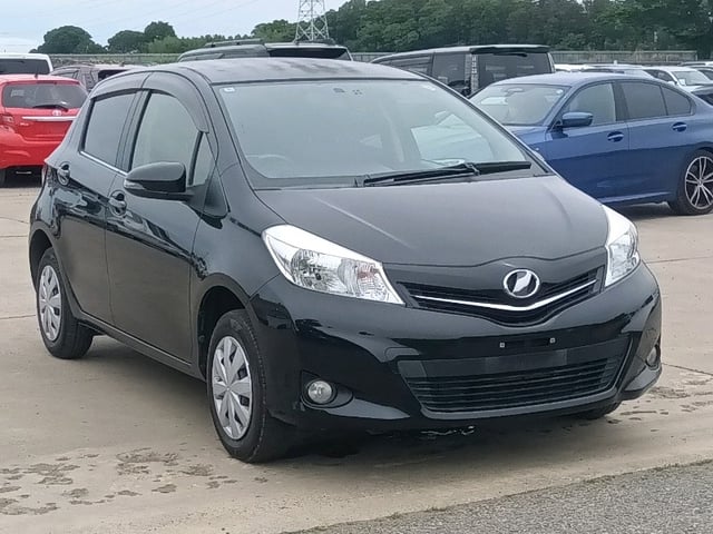 TOYOTA VITZ 2012