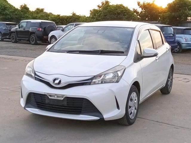 TOYOTA VITZ photo 3